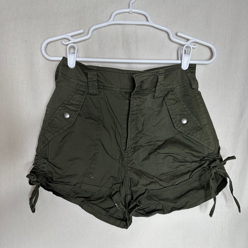 Dark green cargo Express shorts